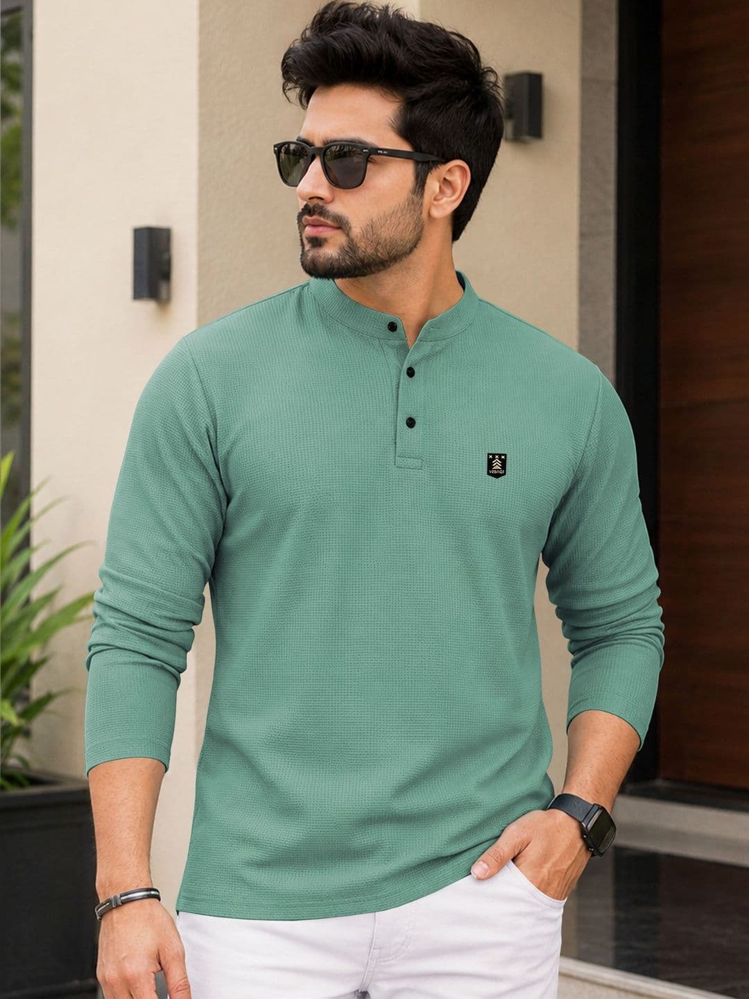 VeBNoR Men Brand Logo Mandarin Collar T-shirt - view 1