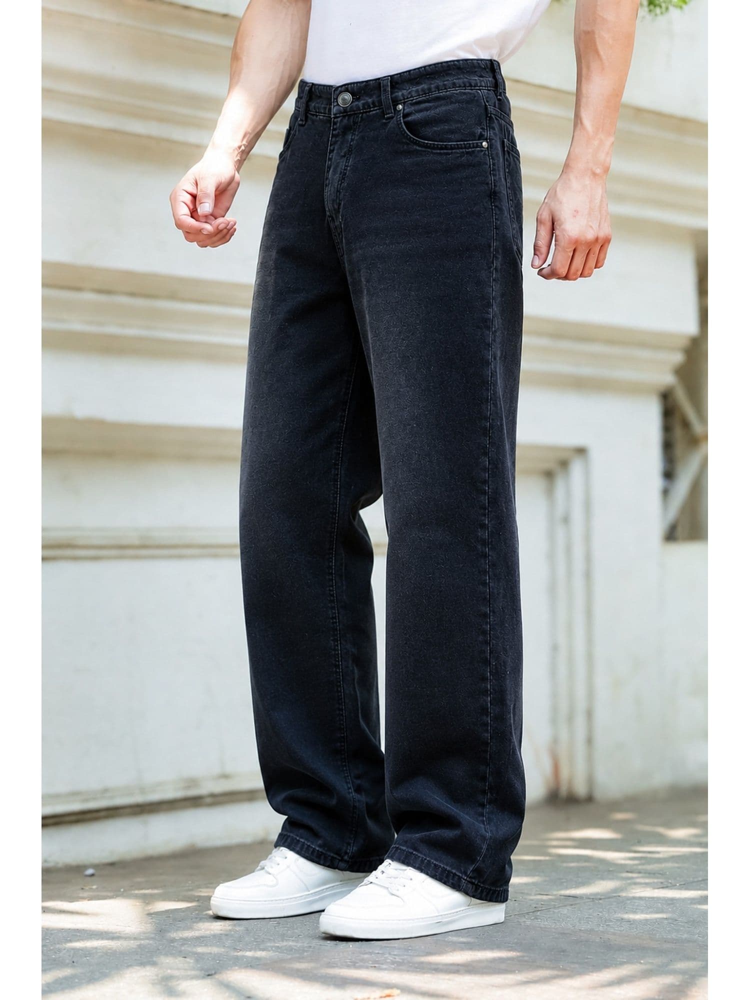 Eszett Men Mid-Rise Light Fade Jeans - view 1