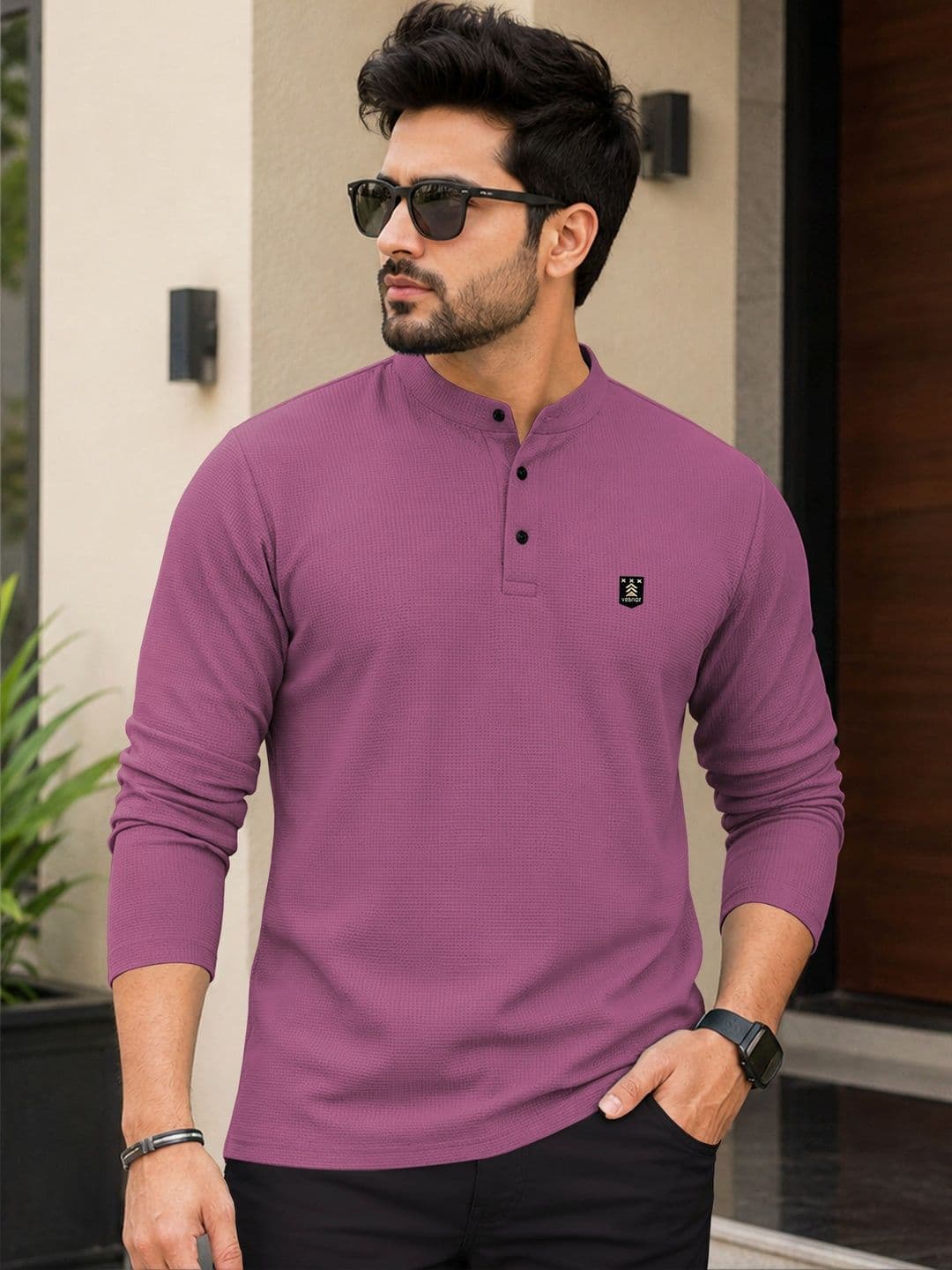 VeBNoR Men Brand Logo Mandarin Collar T-shirt - view 1