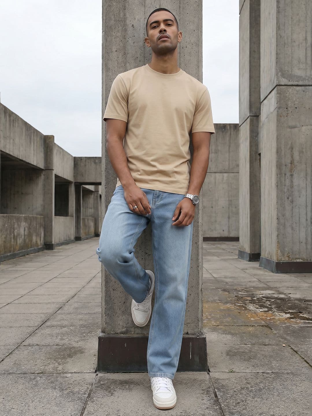 The Roadster Life Co. Men Relaxed Fit Light Fade Jeans - view 1