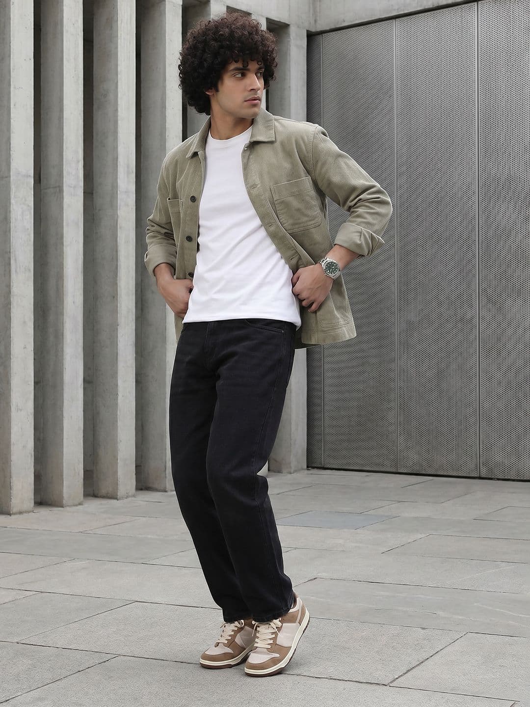 Roadster Men Relaxed Fit Mid-Rise Light Fade Stretchable Jeans - view 1