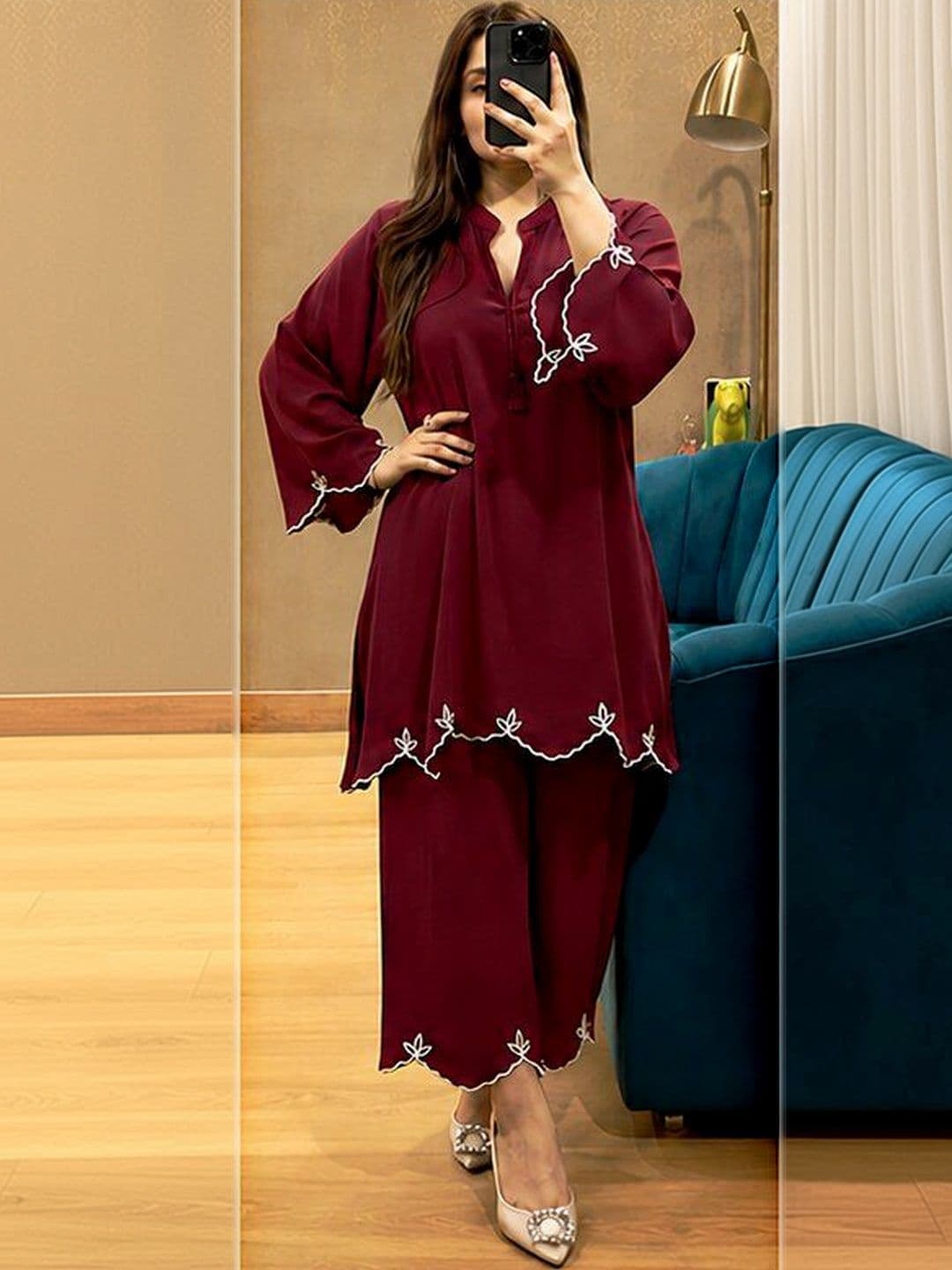 kipek Women Regular Thread Work Kurta with Palazzos - view 1