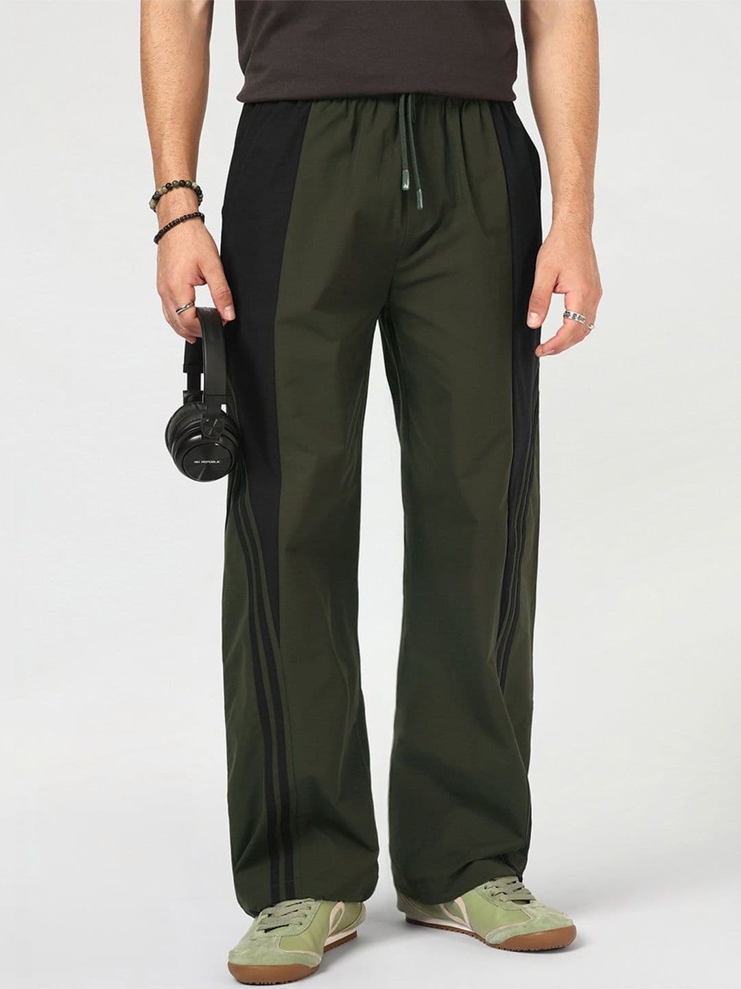 Bewakoof Men Straight Fit Colourblocked Track Pants - view 1