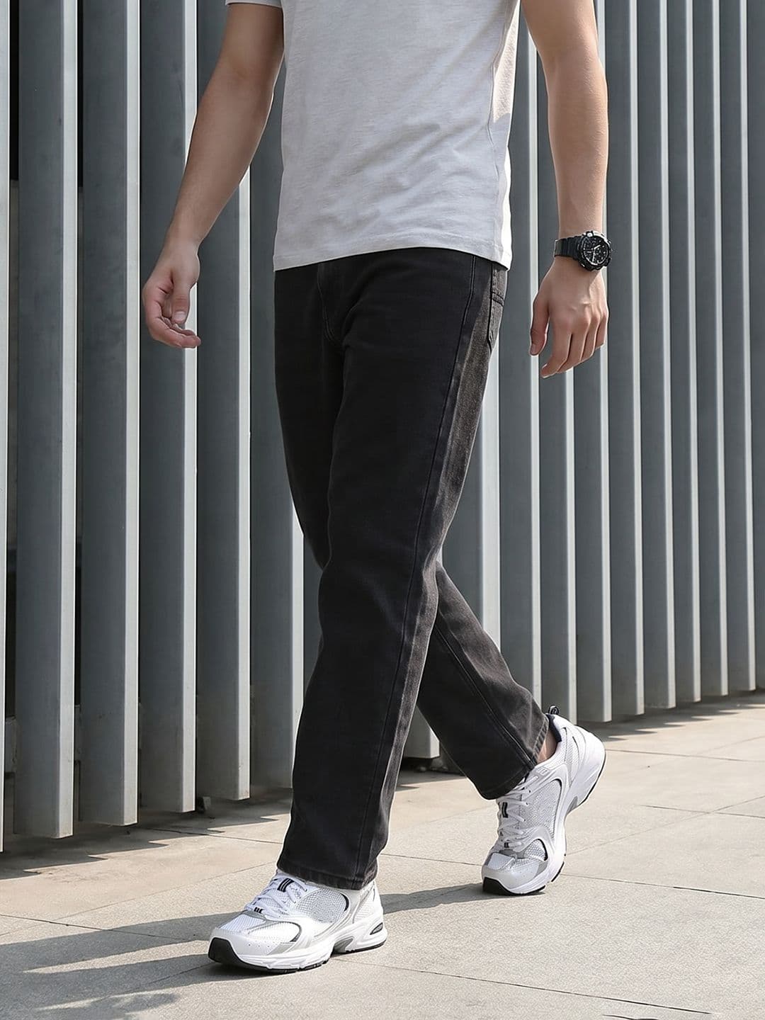 The Roadster Life Co. Men Relaxed Fit Stretchable Jeans - view 1