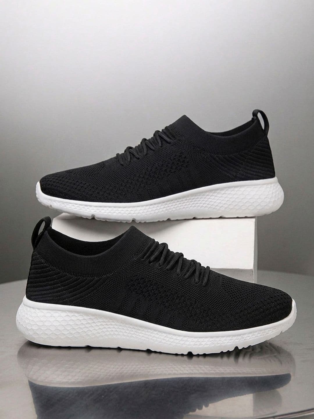 HRX by Hrithik Roshan Men Round Toe Textured Sneakers - view 1
