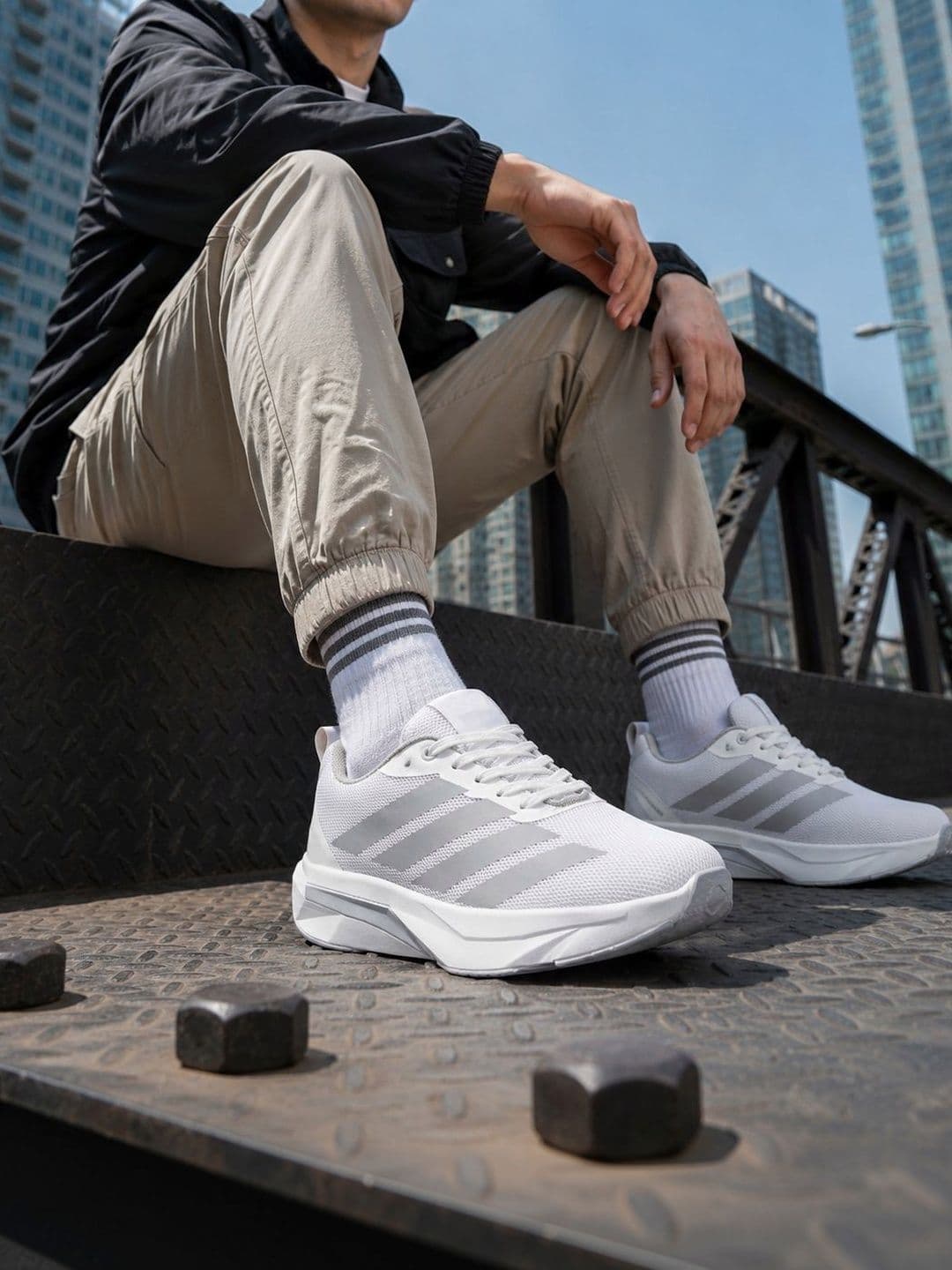 LABBIN Men Striped Sneakers - view 1