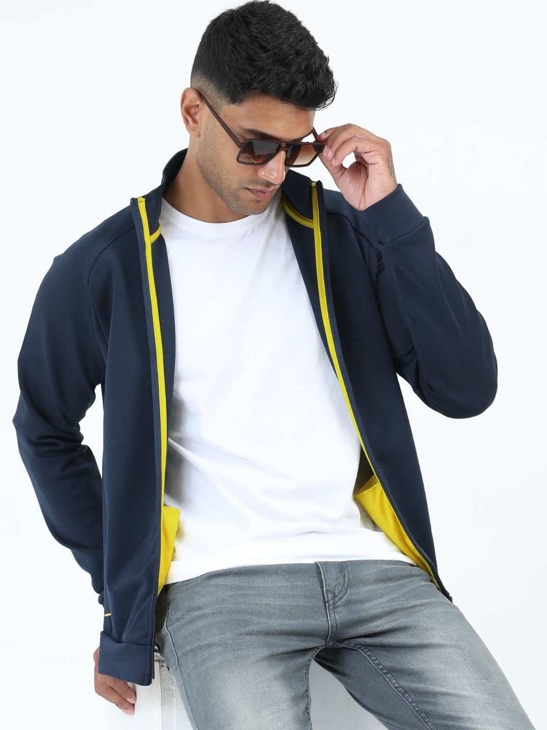 SHOWKEY Men Lightweight Sporty Jacket - view 1