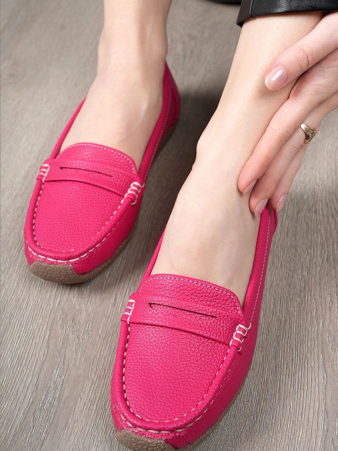 Moda Rapido Women Textured Loafers - view 1
