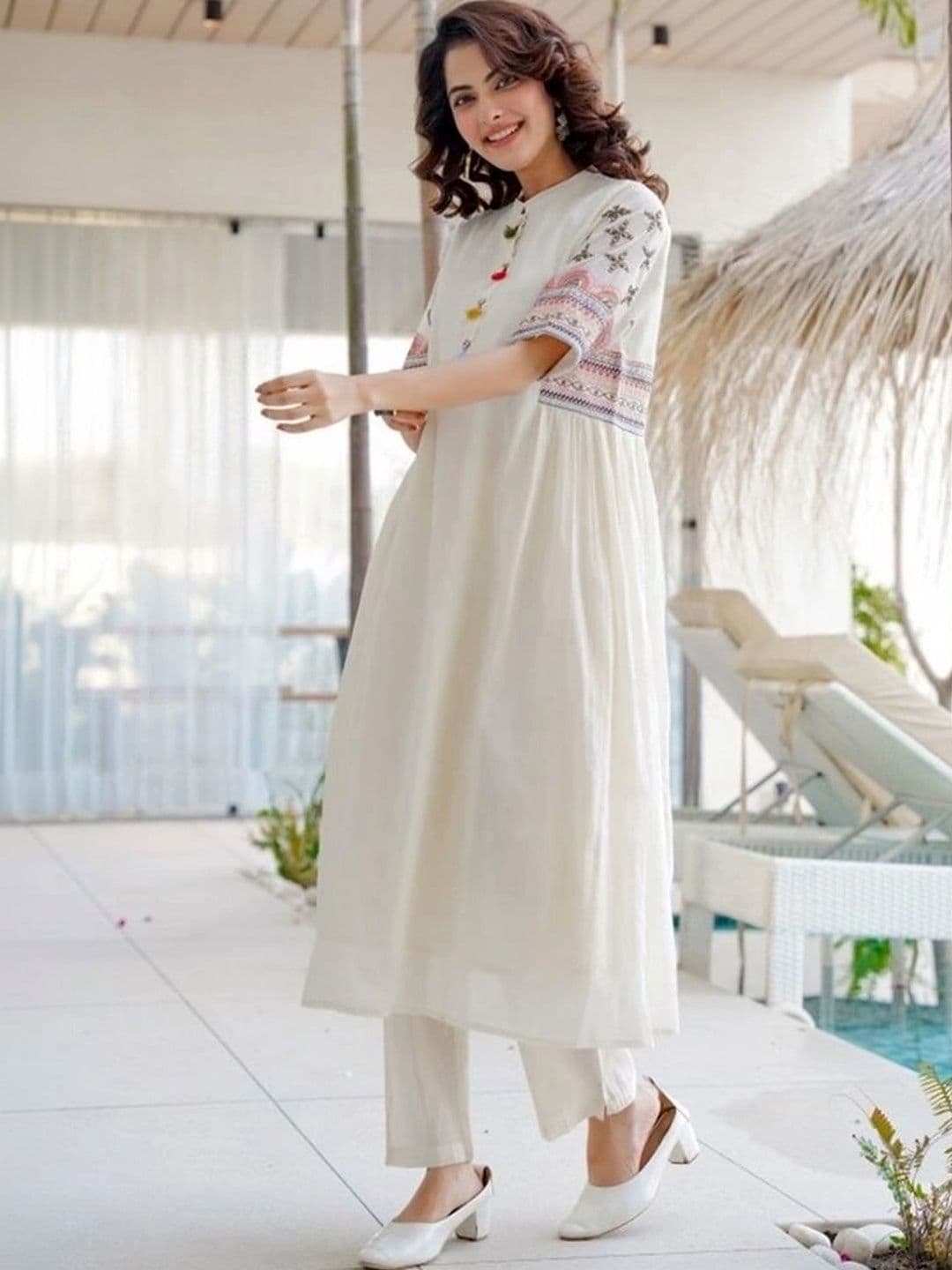 Vastranchal Women Ethnic Motifs Embroidered Empire Thread Work Kurta with Trousers - view 1