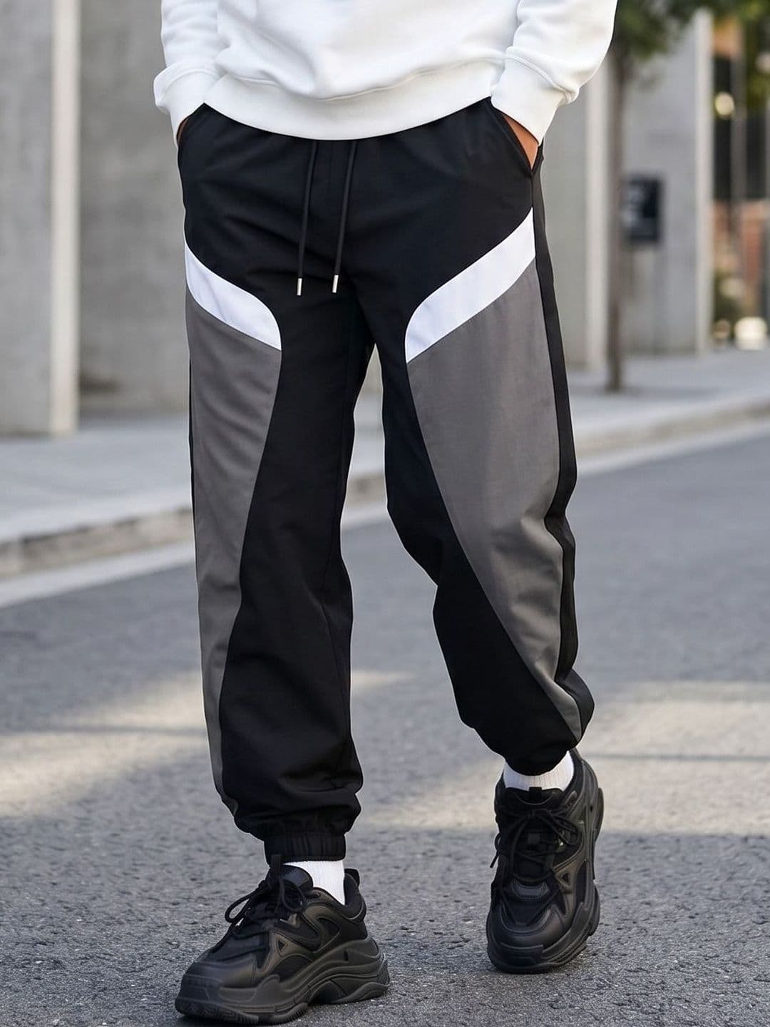 LRIPSOME Men Colourblocked Joggers - view 1