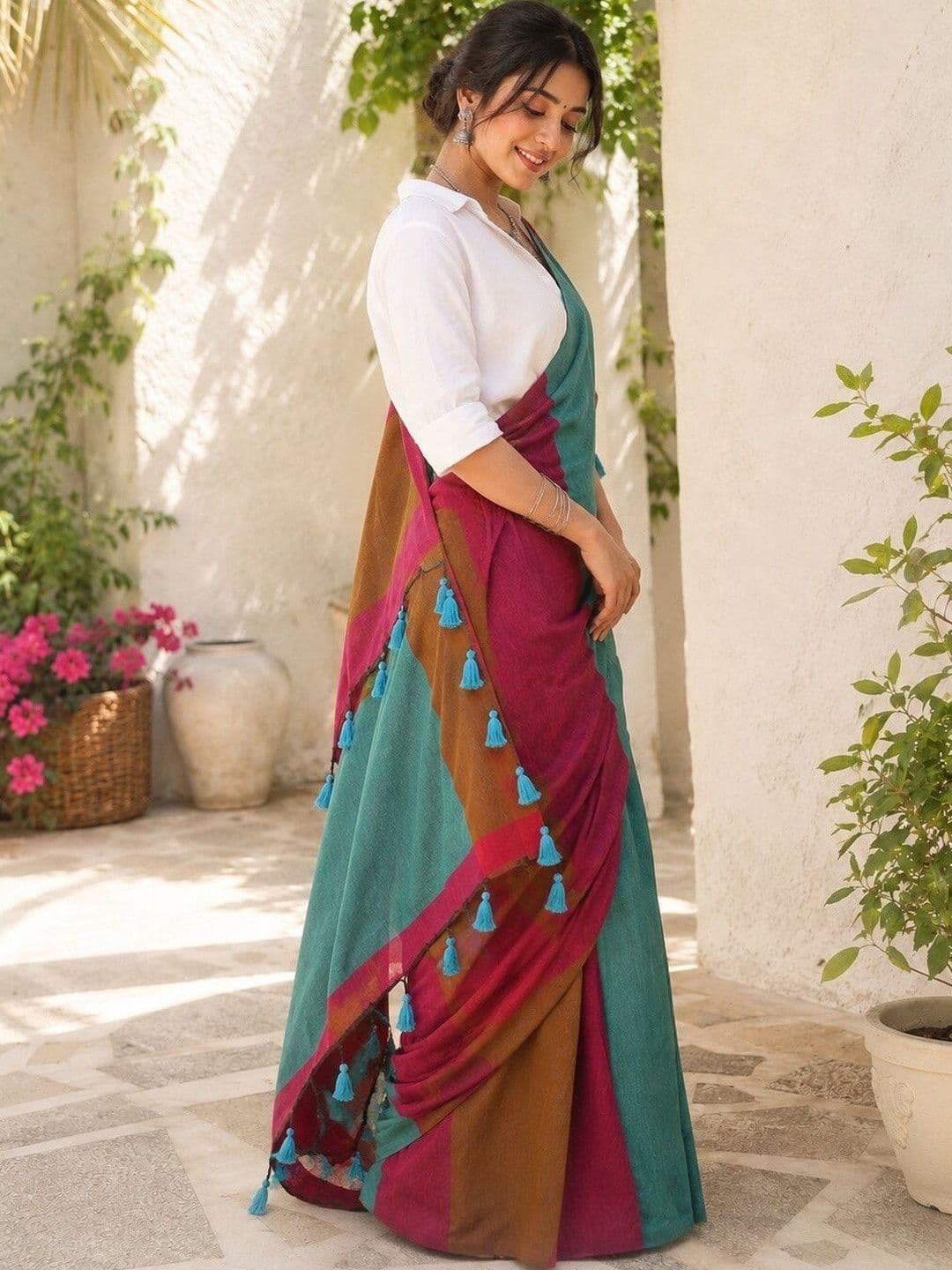 Niska Colourblocked Pure Cotton Handloom Saree - view 1