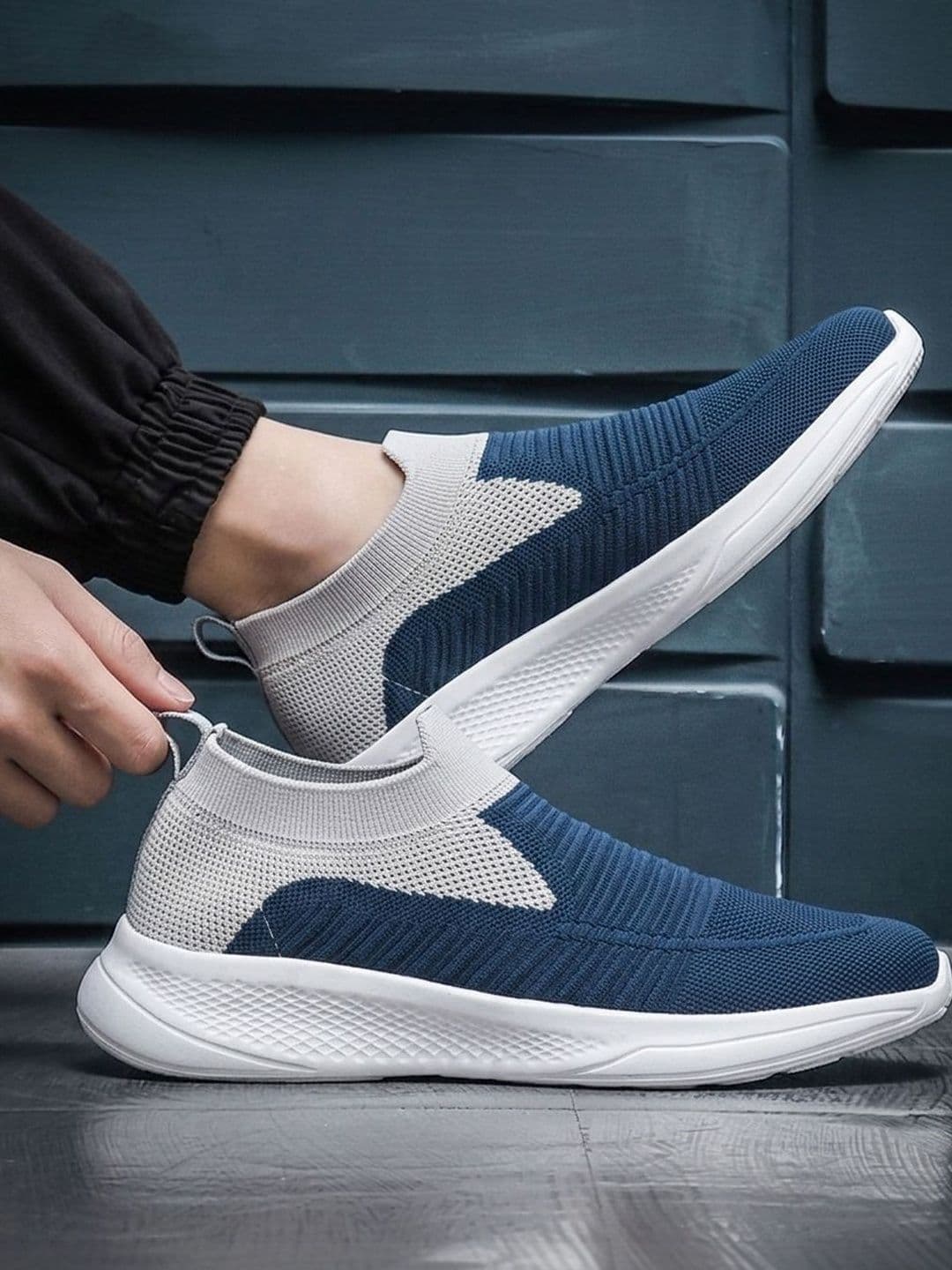 HRX by Hrithik Roshan Men Colourblocked Sneakers - view 1
