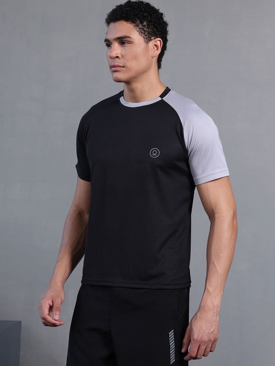 CHKOKKO Men Colourblocked Applique T-shirt - view 1
