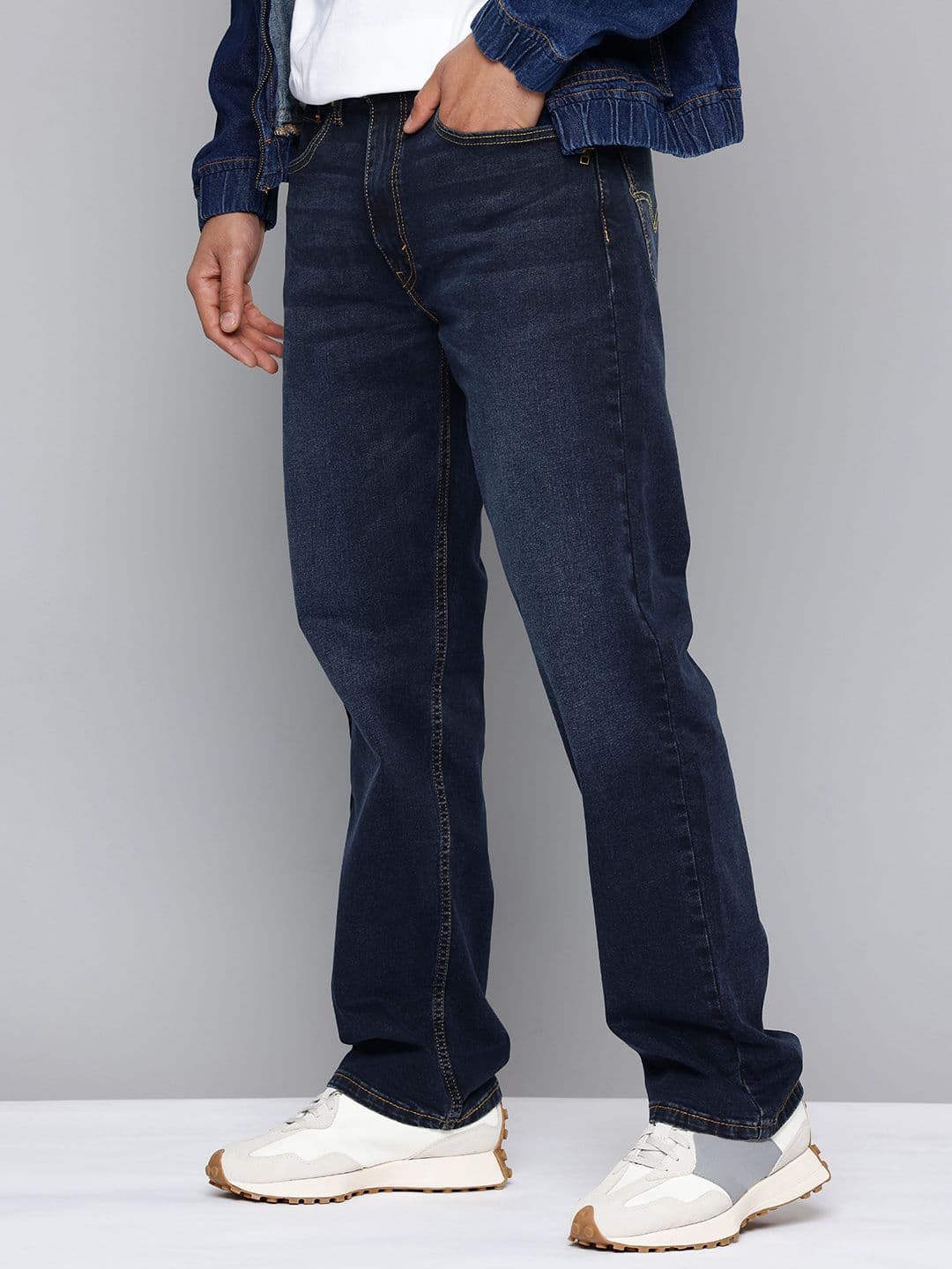 Levis Men 555 Relaxed Straight Fit Mid-Rise Light Fade Stretchable Jeans - view 1