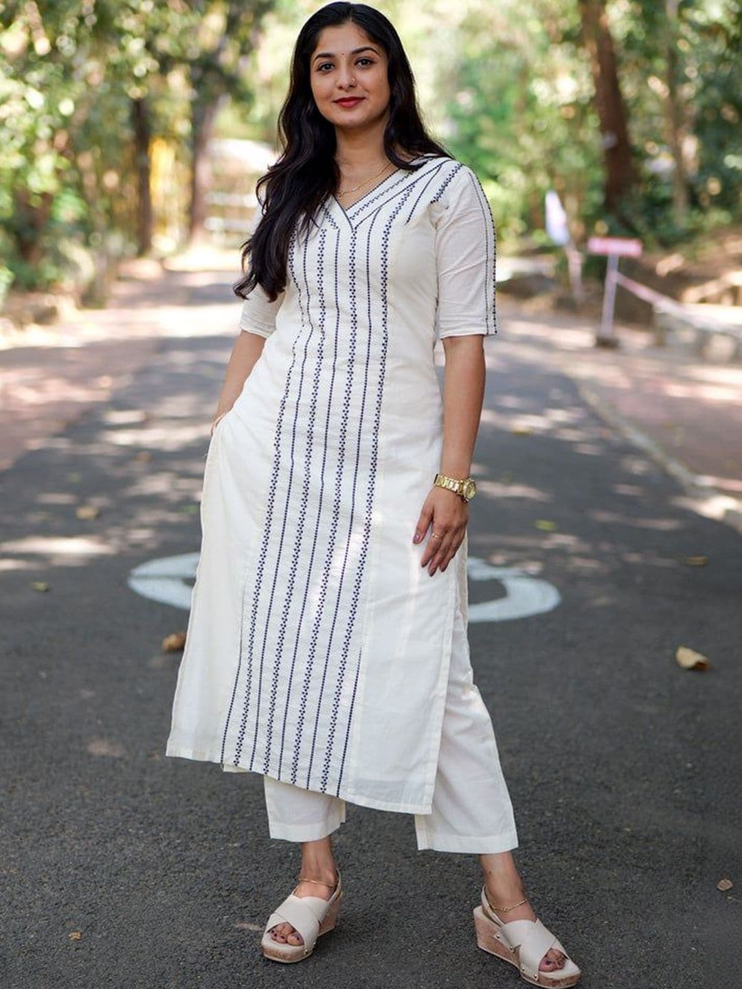 Twika Women Floral Embroidered Regular Kurta with Trousers - view 1