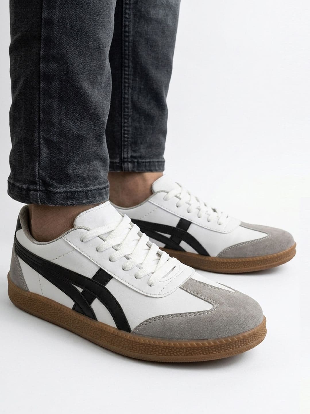 glitchez Men Cushioned Insole & Durable Grip Casual Sneakers Shoes - view 1