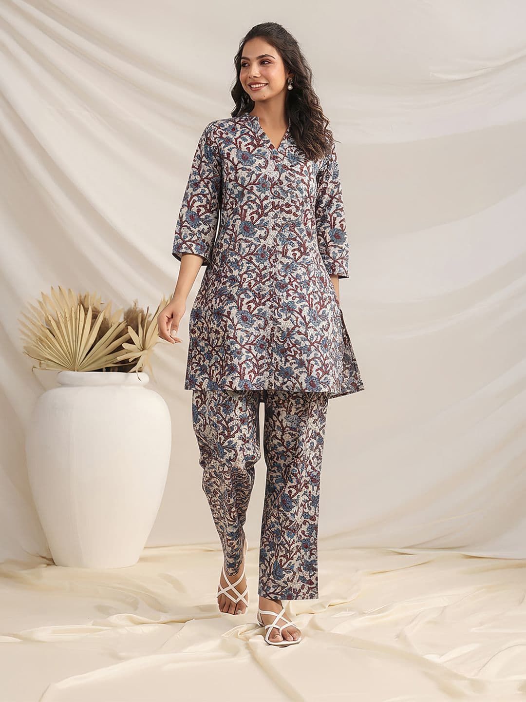 Janasya Women Beige Pure Cotton Floral Printed Straight Co-ord Set - view 1