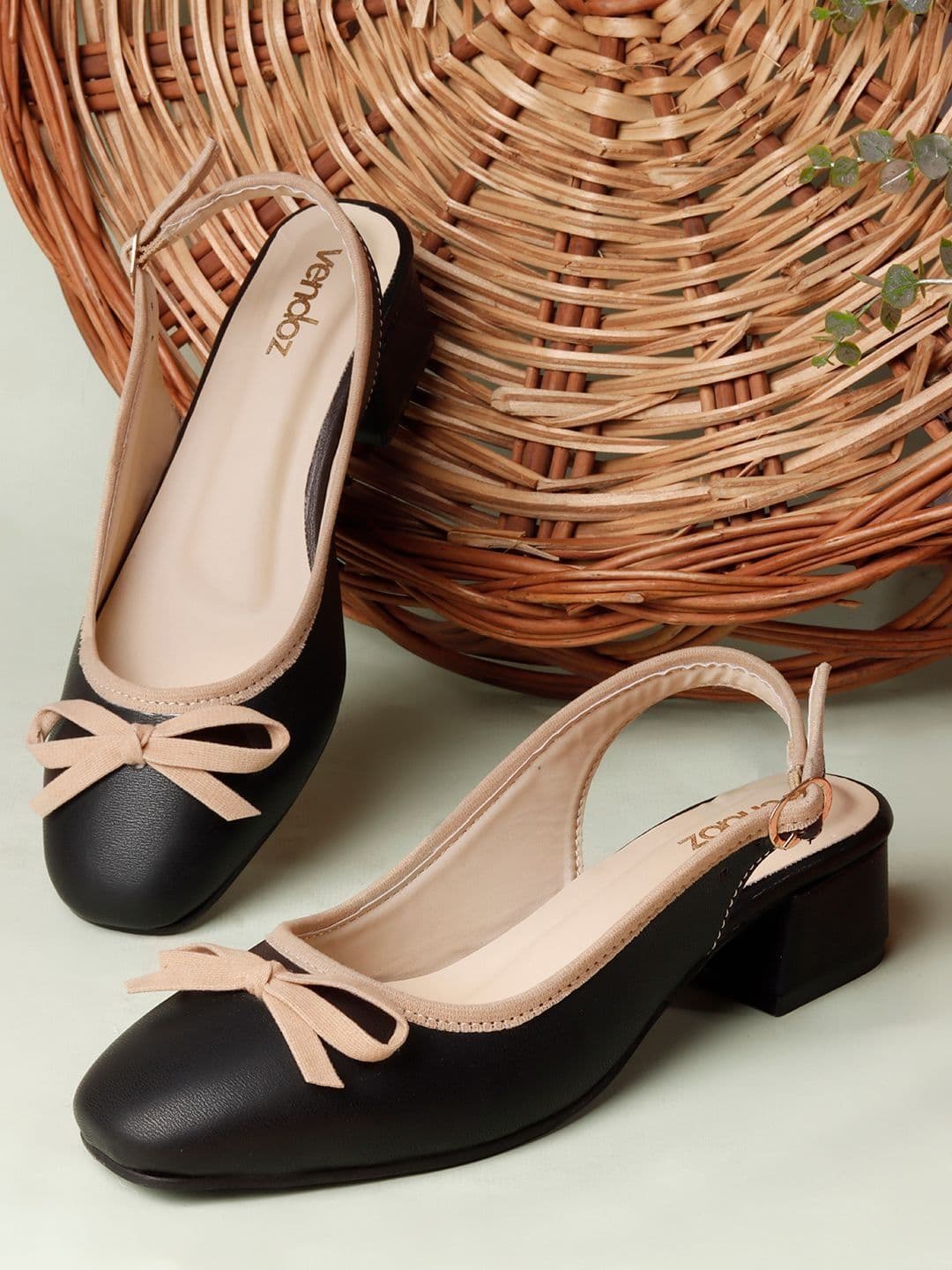 VENDOZ Block Pumps with Bows - view 1