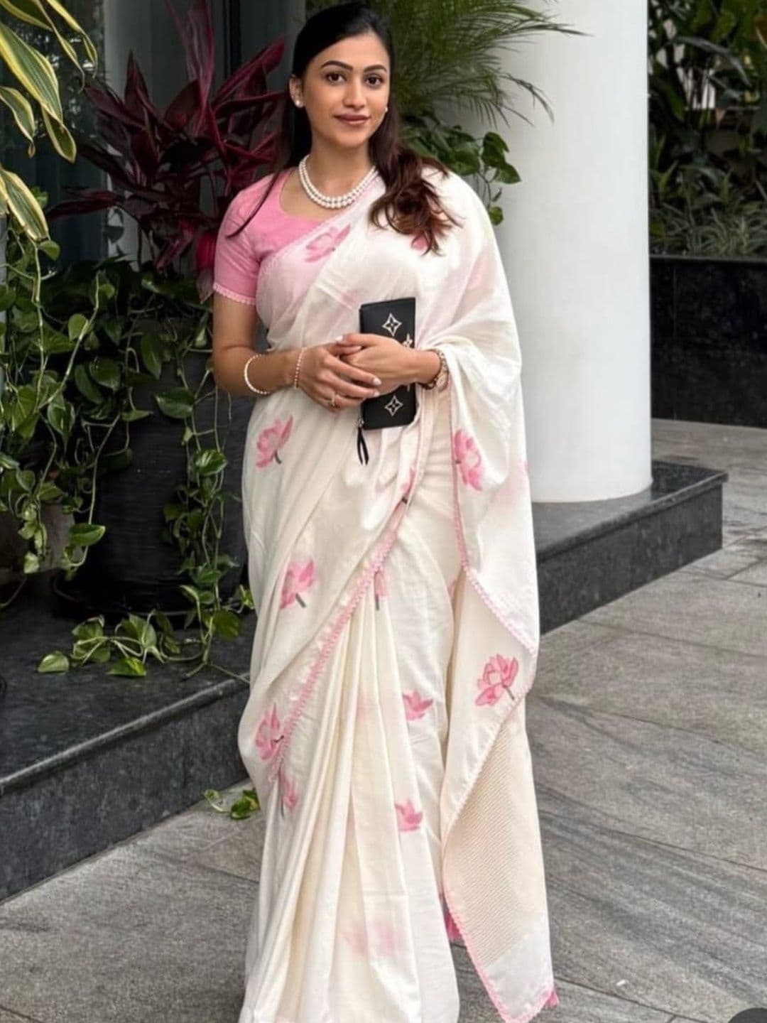 HERE&NOW Floral Pure Cotton Jamdani Saree - view 1