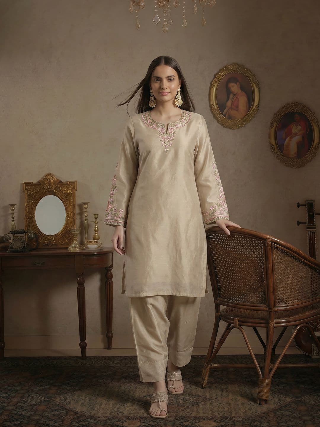House of Pataudi Floral Embroidered Jashn Kurta With Trousers - view 1