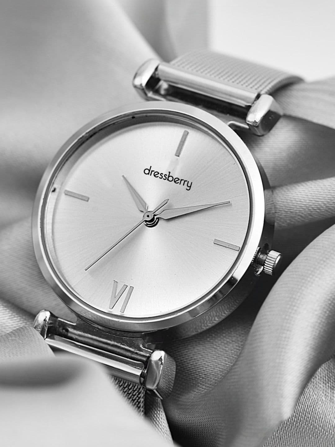 DressBerry Women Dial & Stainless Steel Bracelet Style Straps Analogue Watch DB-LR034-SLV-CH - view 1