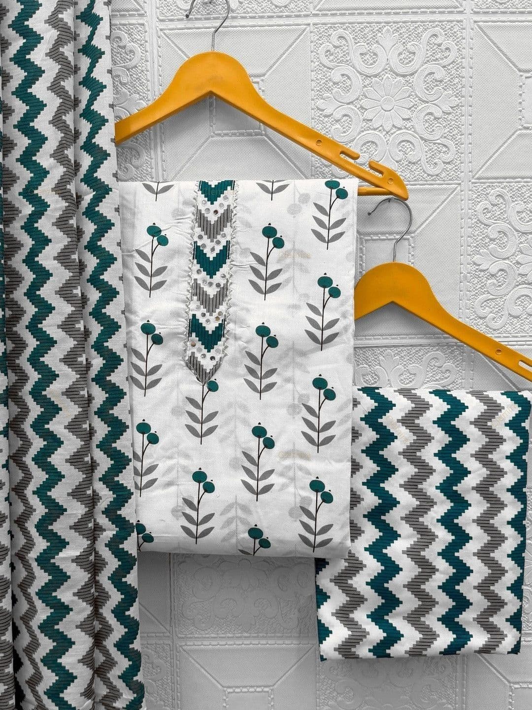FashionsEye Printed Pure Cotton Unstitched Dress Material - view 1