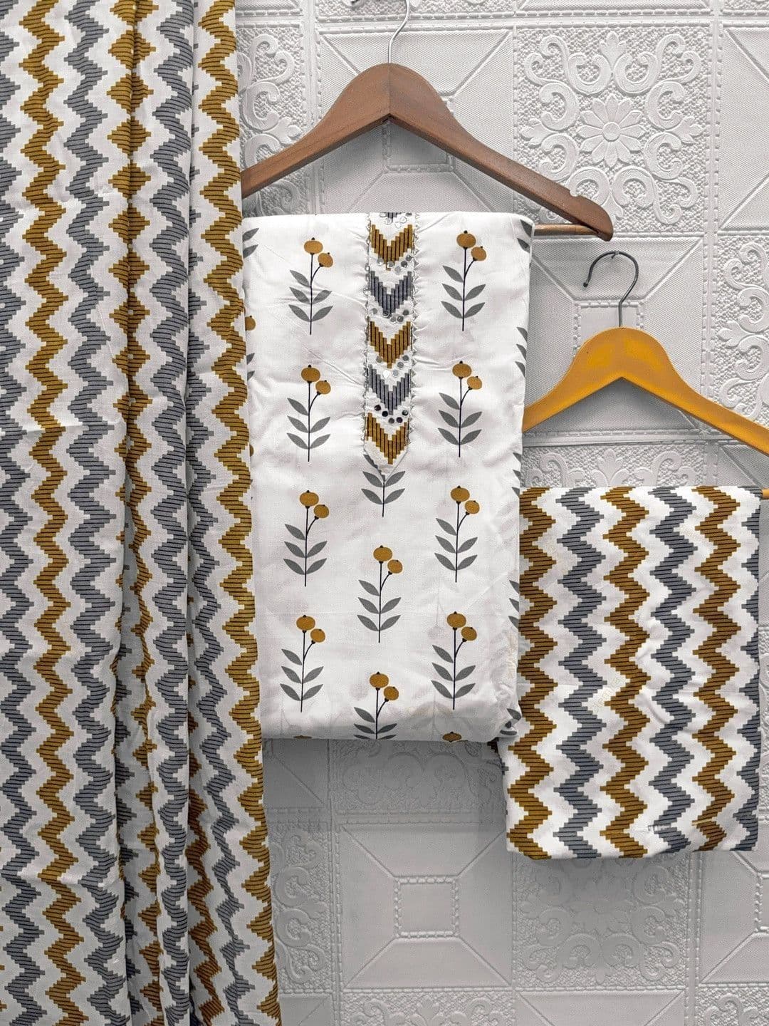 FashionsEye Printed Pure Cotton Unstitched Dress Material - view 1