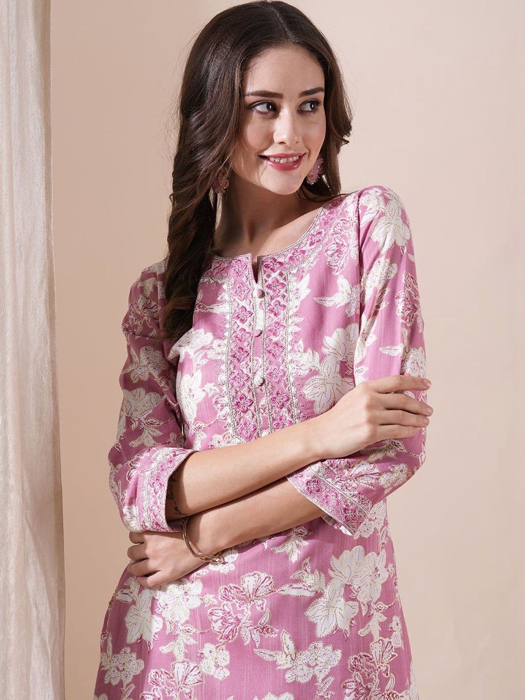 KKOUTFITS Women Thread Work Kurta - view 1