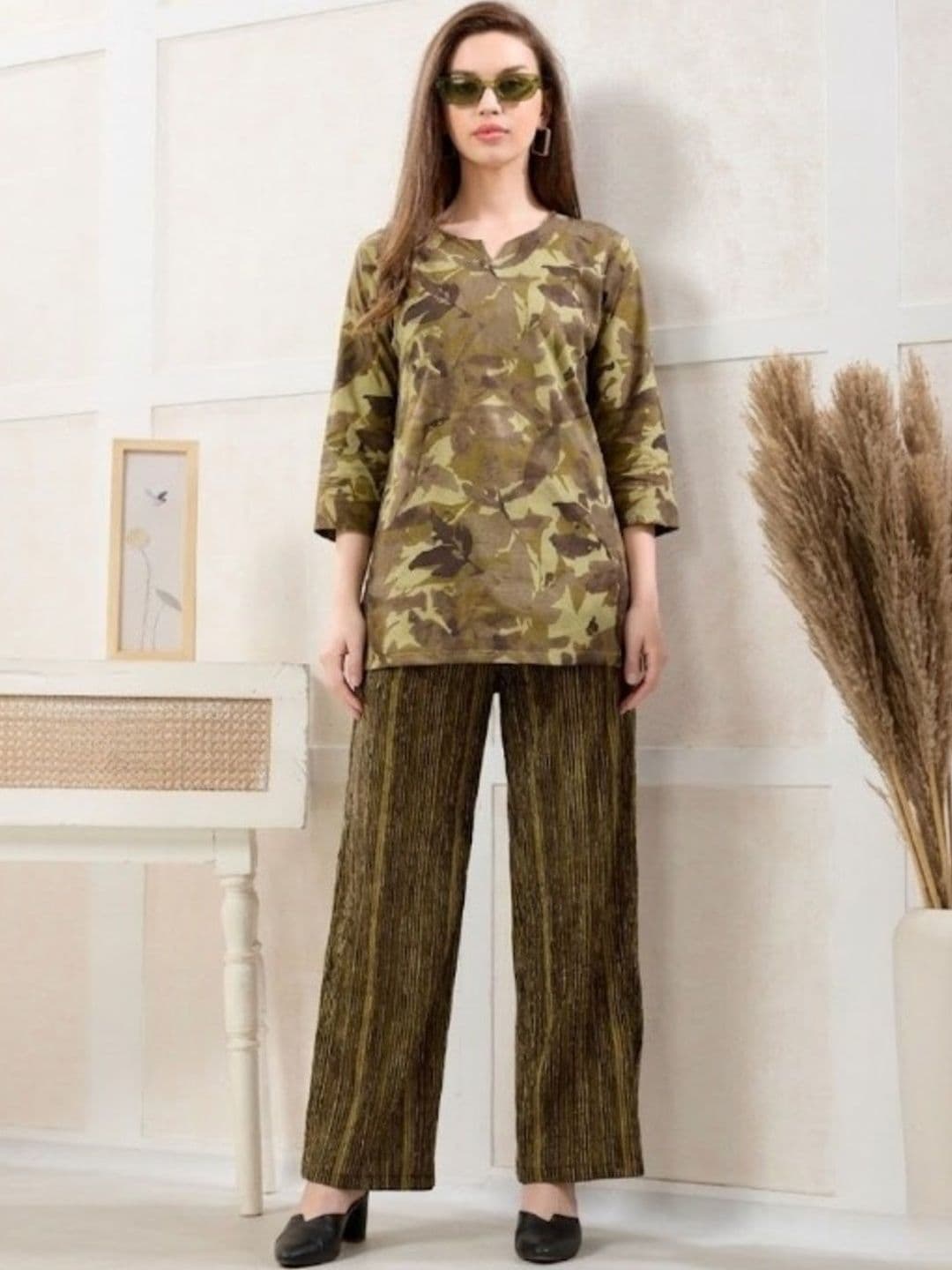NIGHT FLOSS Floral Printed Notch Neck Pure Cotton Tunic With Palazzos - view 1