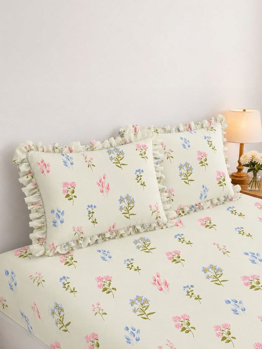 Aura Cream-Coloured Floral 300 Tc Frilled Fitted Queen Bedsheet With 2 Pillow Covers - view 1