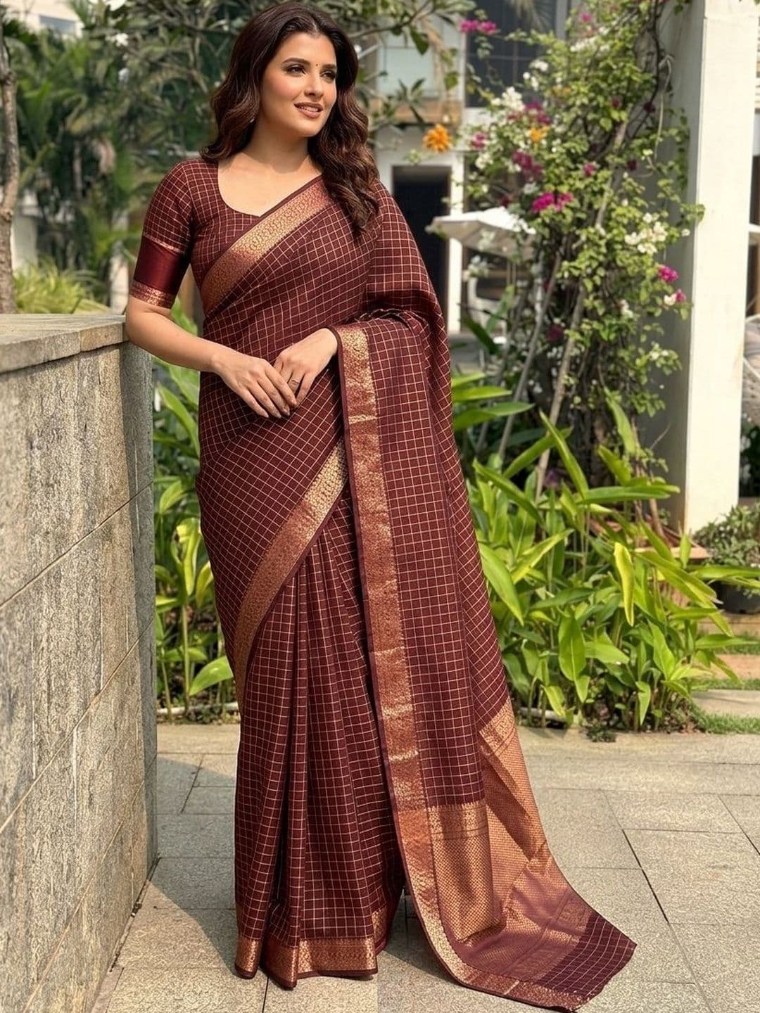 Sangria Checked Zari Silk Blend Handloom Saree - view 1