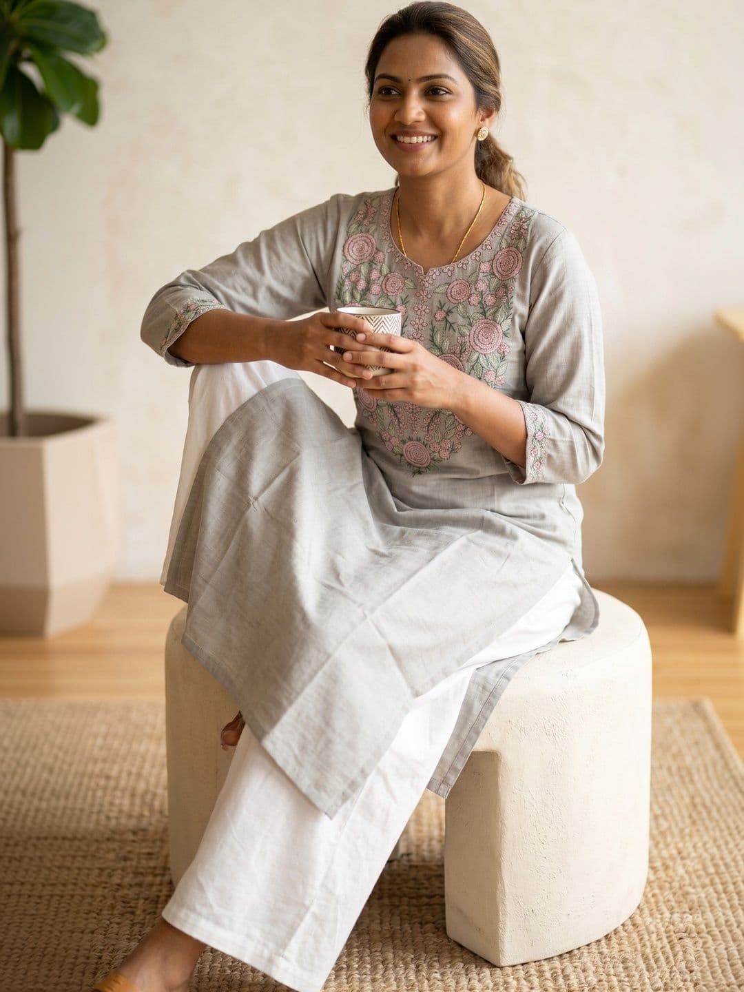House of Pataudi Women Floral Embroidered Thread Work Floral Kurta - view 1