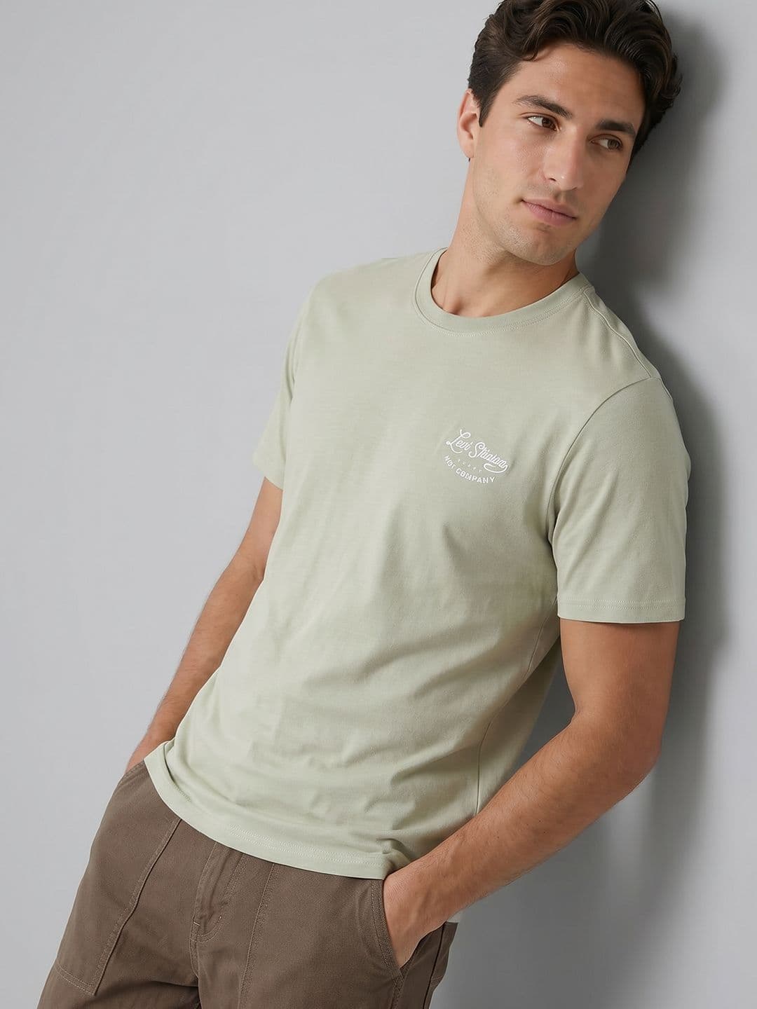 Levis Levi's Round Neck Pure Cotton T-shirt - view 1