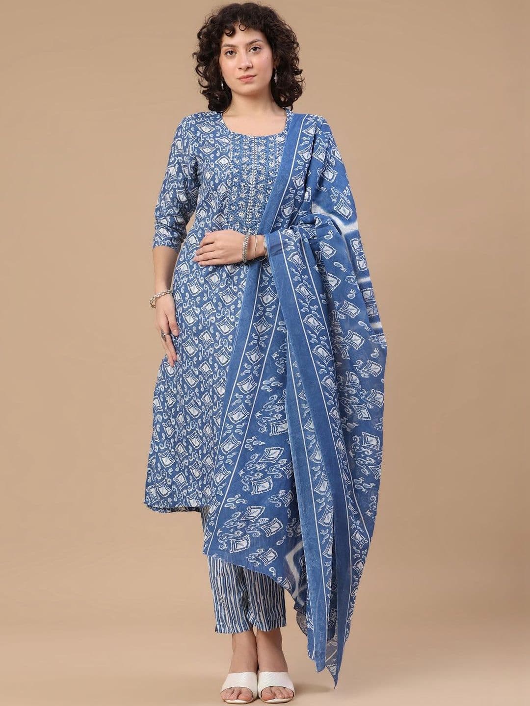 V-Mart Women Ethnic Motifs Printed Regular Thread Work Kurta with Trousers & With Dupatta - view 1
