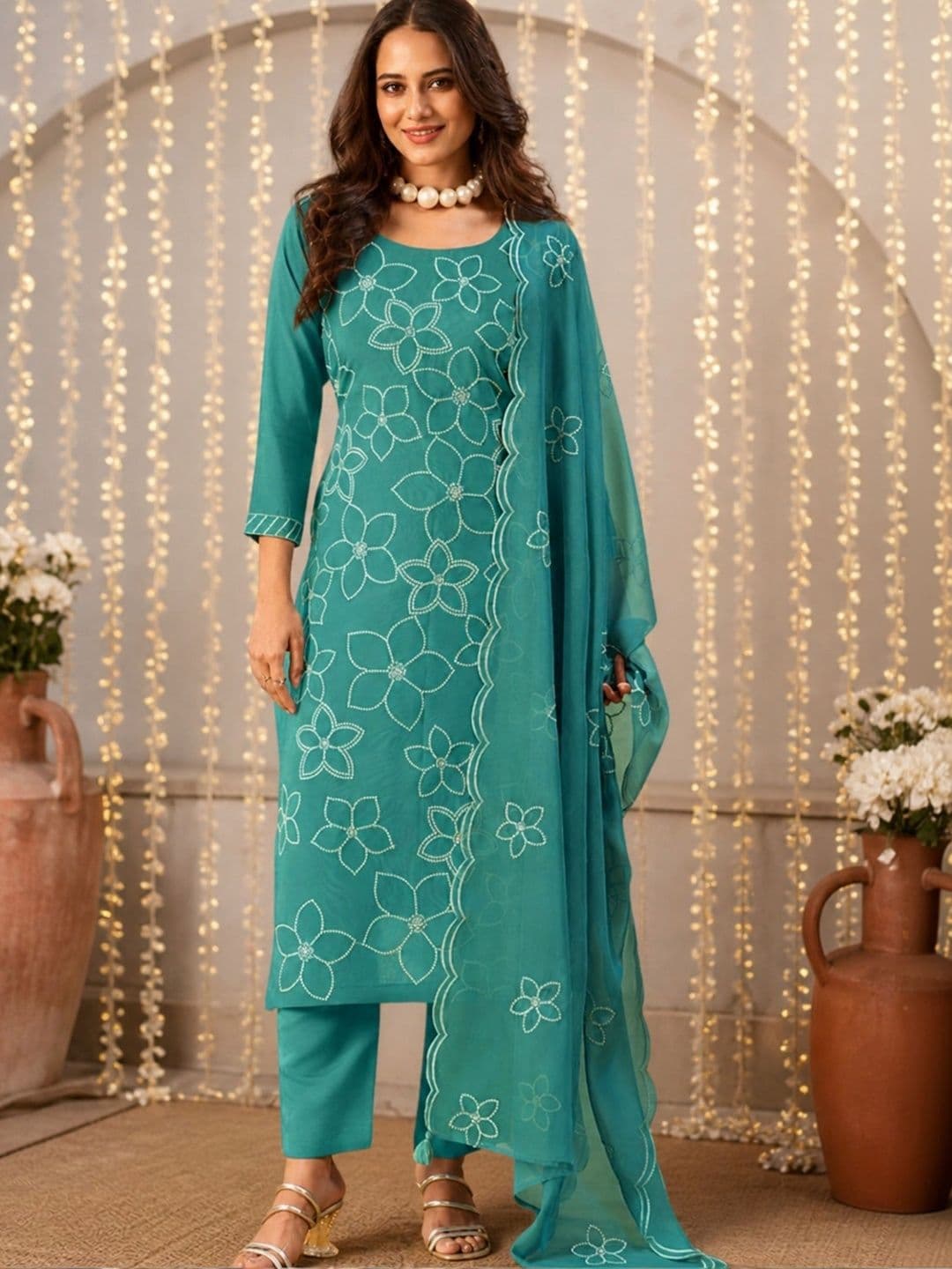 Chandbaali Women Floral Embroidered Regular Thread Work Kurta with Trousers & With Dupatta - view 1