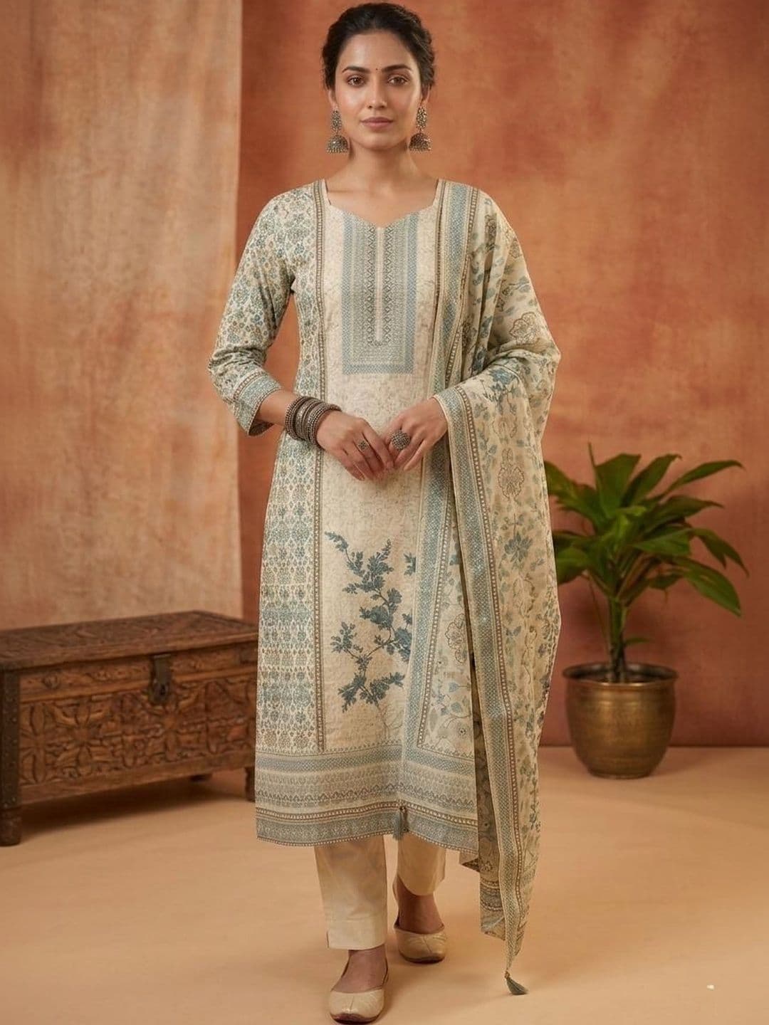Vagmi Women Ethnic Motifs Printed Regular Kurta with Trousers & With Dupatta - view 1