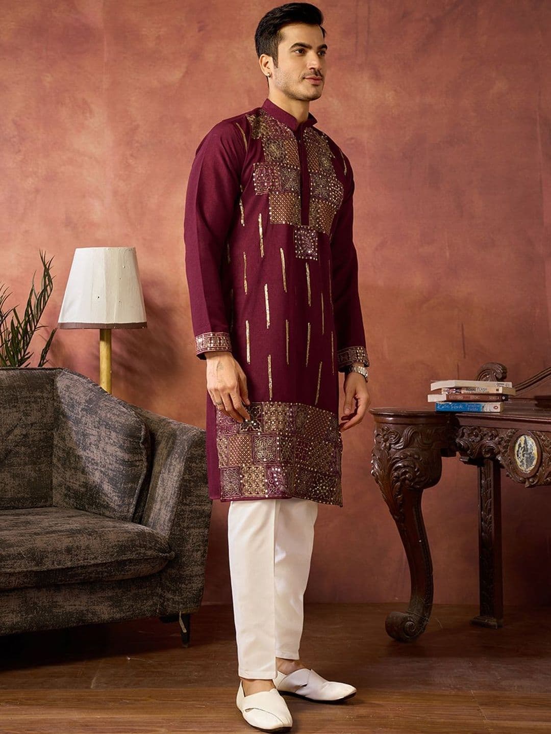 House of Pataudi Embroidered Cotton Mandarin Collar Knee Length Straight Kurta - view 1