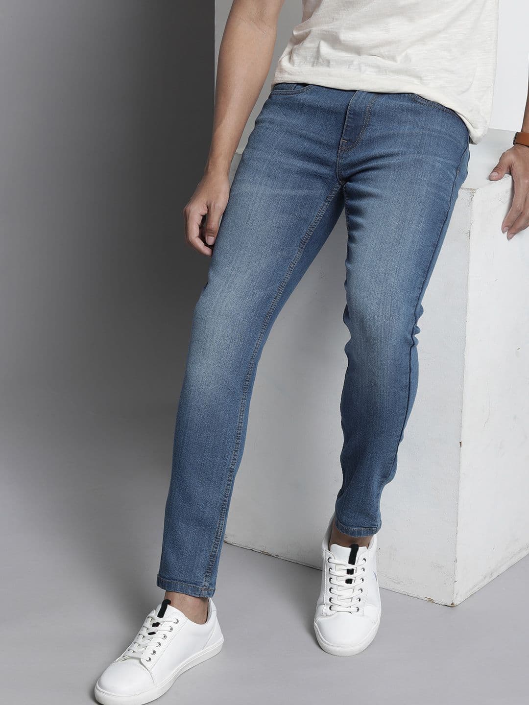 The Indian Garage Co Men Skinny Fit Heavy Fade Stretchable Jeans - view 1