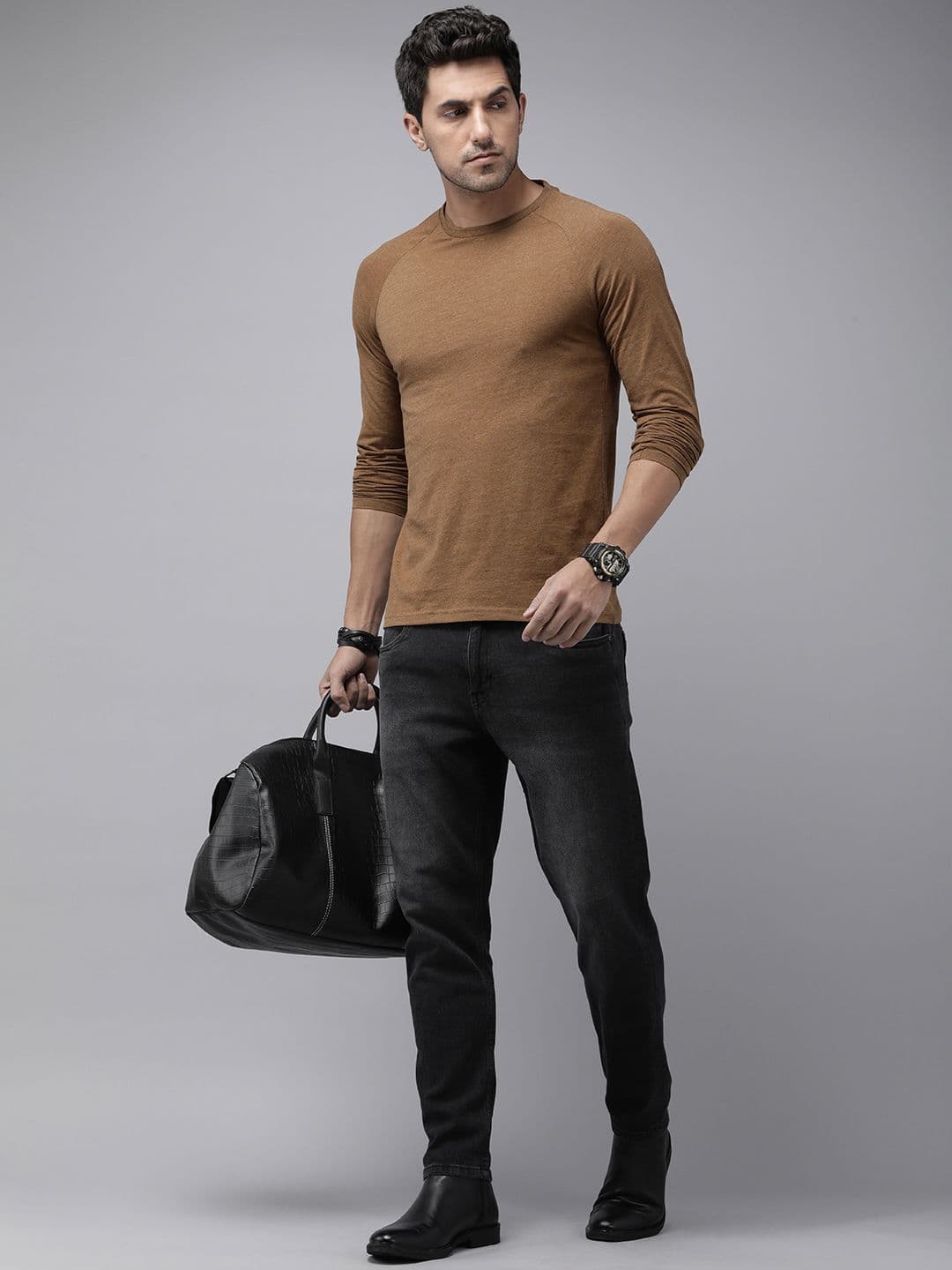 The Roadster Lifestyle Co. Men Solid Round Neck T-shirt - view 1