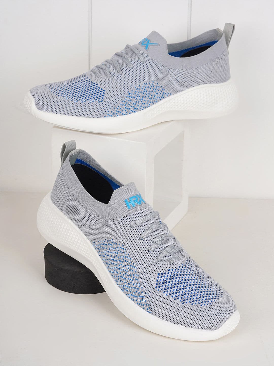 HRX by Hrithik Roshan Men Grey Textured Contrast Sole Slip On Sneakers - view 1