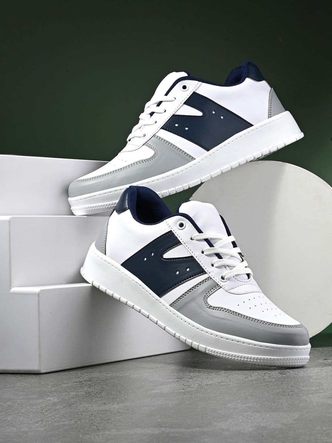 Roadster Men White & Navy Blue Colorblocked Lightweight Comfort Insole Basics Sneakers - view 1