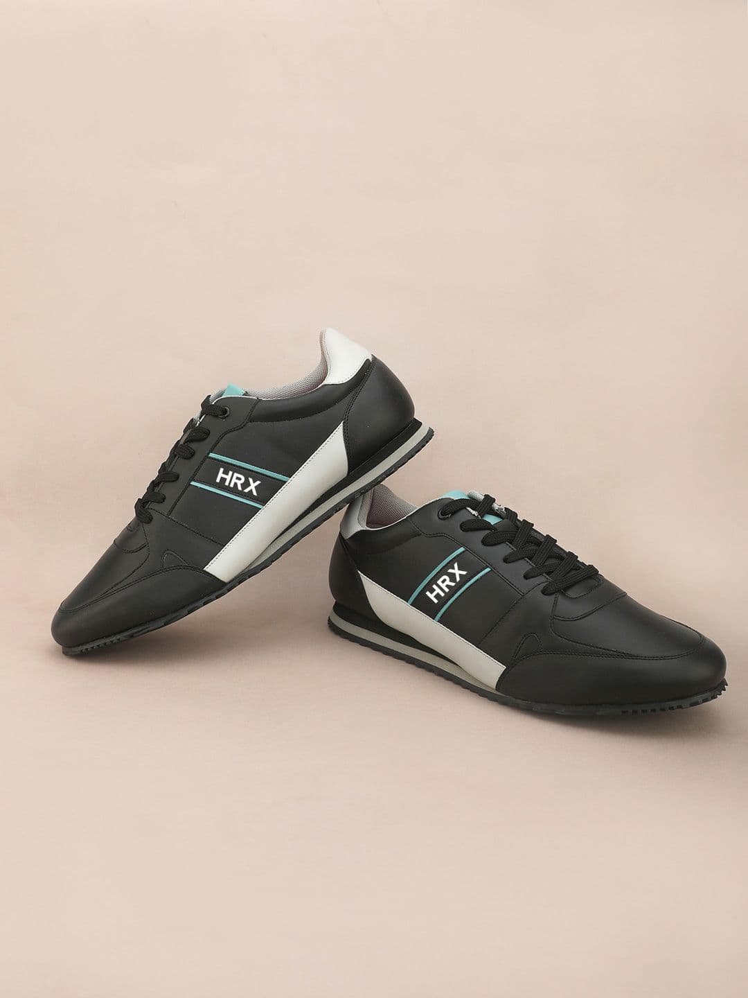 HRX by Hrithik Roshan Men Black & Grey Lightweight Retro Jogger Sneakers - view 1