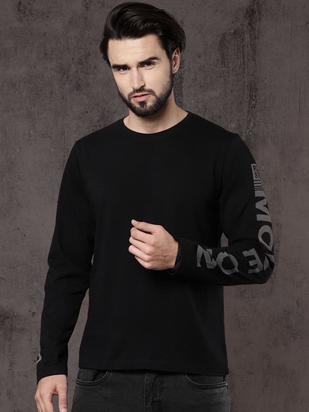 Roadster Men Black Solid Round Neck T-shirt - view 1