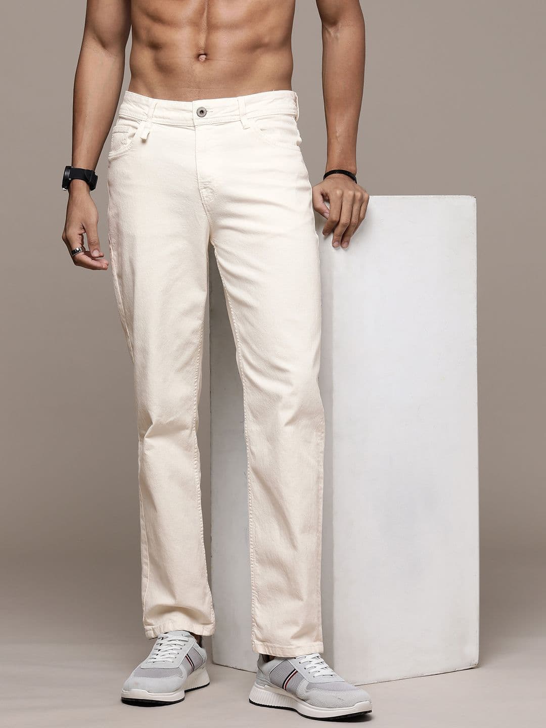 The Roadster Life Co. Men Relaxed Fit Stretchable Jeans - view 1