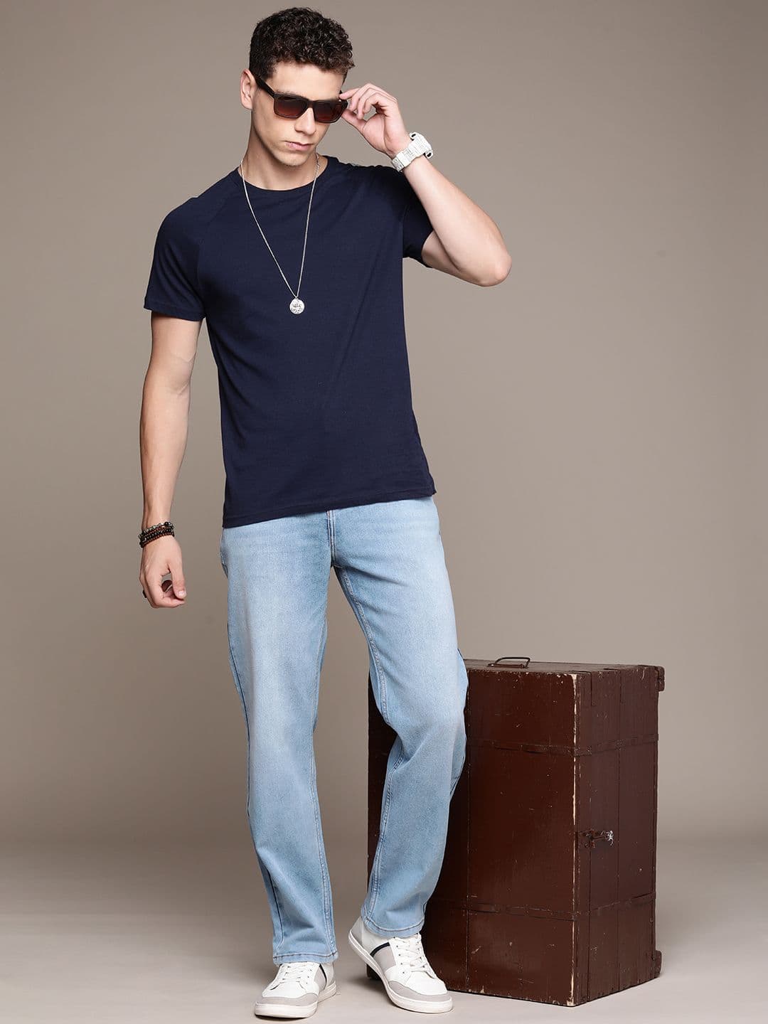 Roadster Men Mid-Rise Straight Fit Stretchable Jeans - view 1