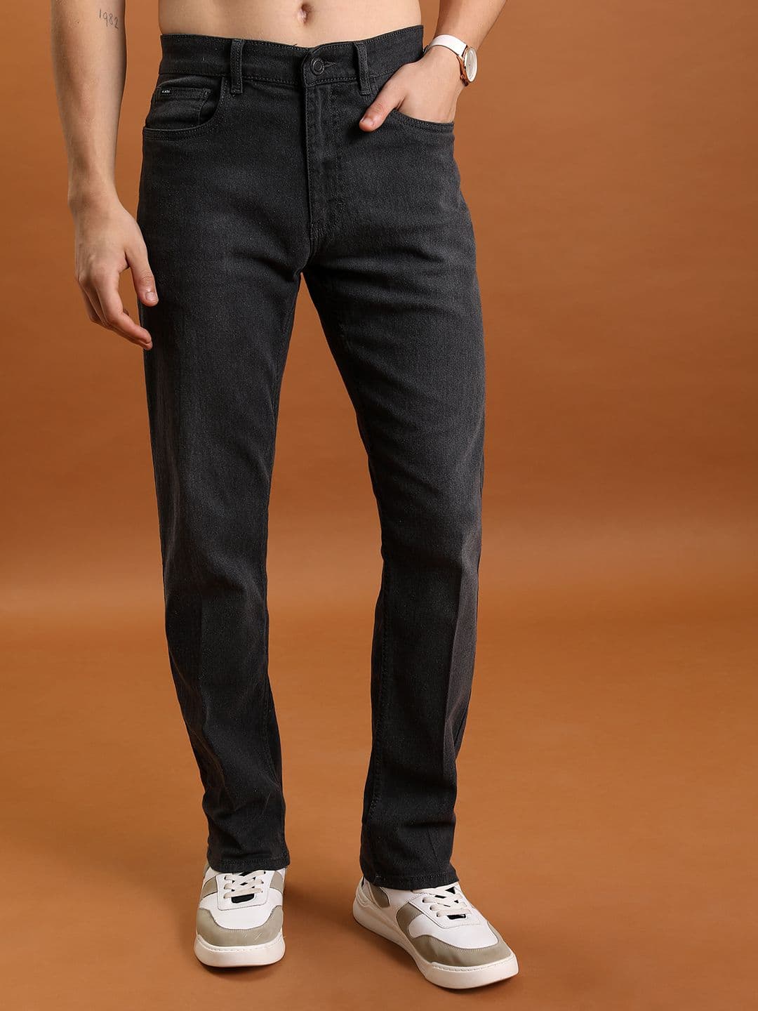 HIGHLANDER Men Straight Fit Mid-Rise Clean Look Stretchable Jeans - view 1