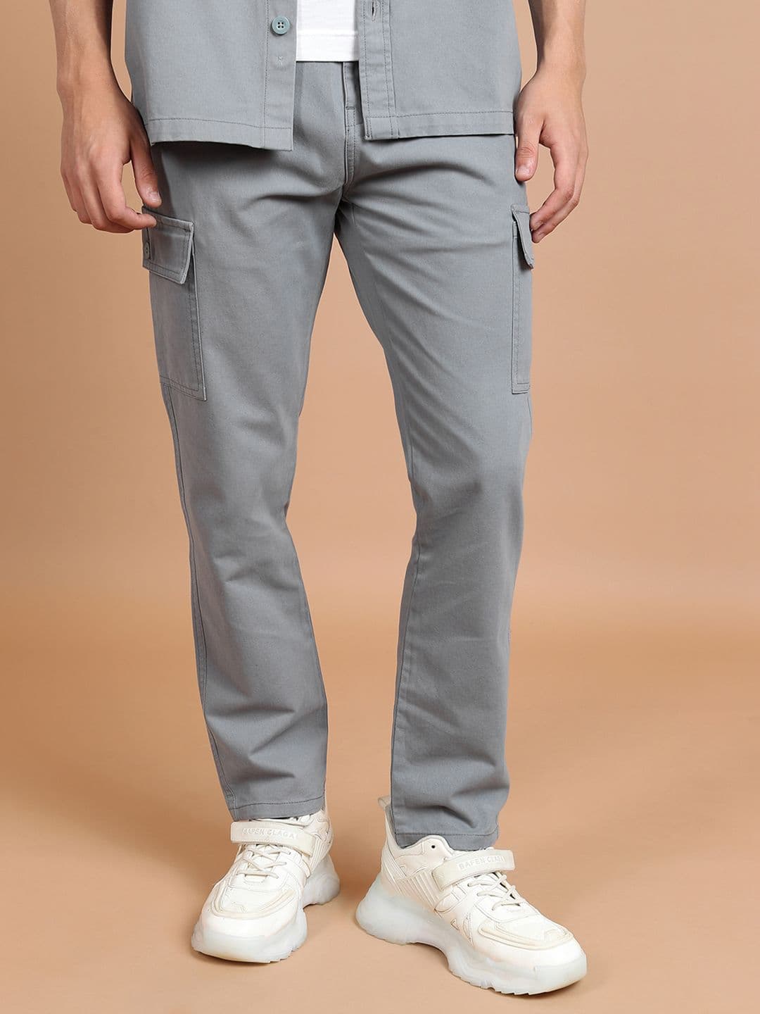 HIGHLANDER Men Tapered Fit Mid-Rise Pure Cotton Cargo Regular Fit Trousers - view 1