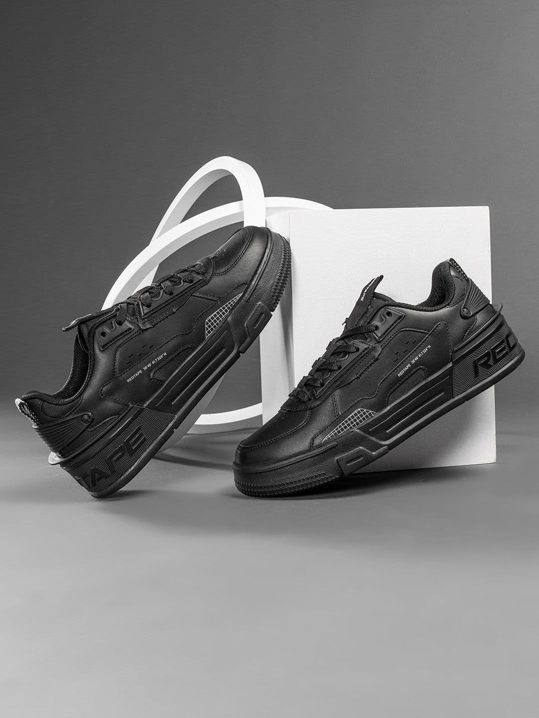 Red Tape Men Round Toe Lace Up Sneakers - view 1