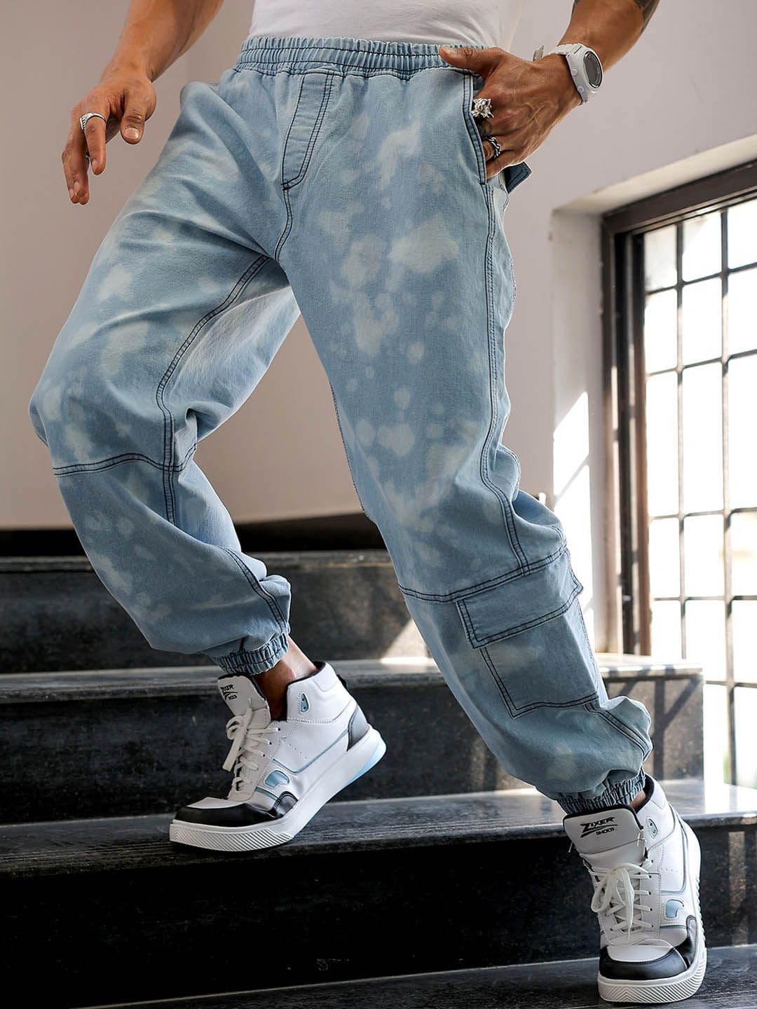 The Indian Garage Co Men Blue Loose Fit Light Fade Stretchable Cargo Jogger Jeans - view 1