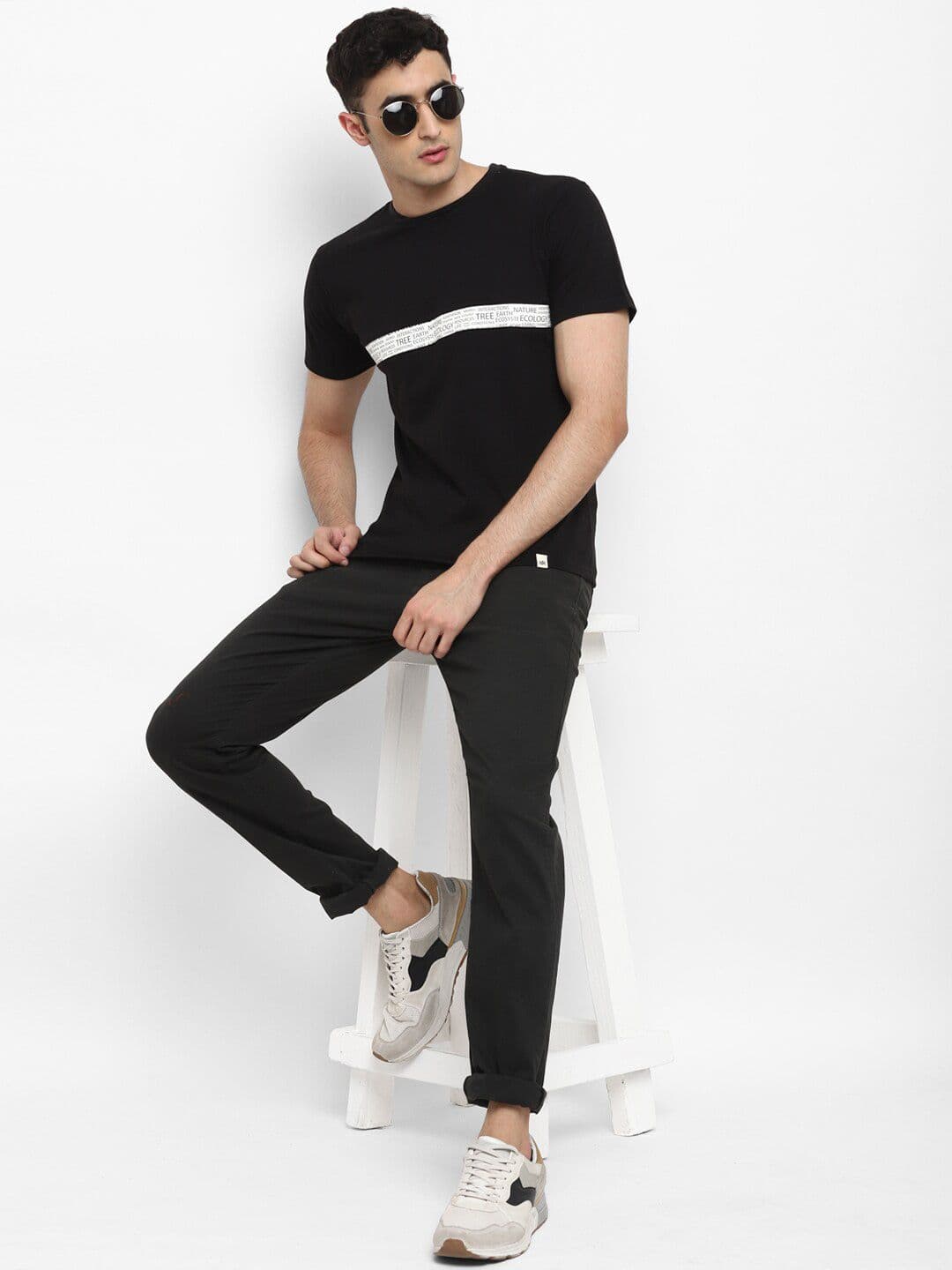 Bukkl Men Typography V-Neck Pockets Slim Fit T-shirt - view 1